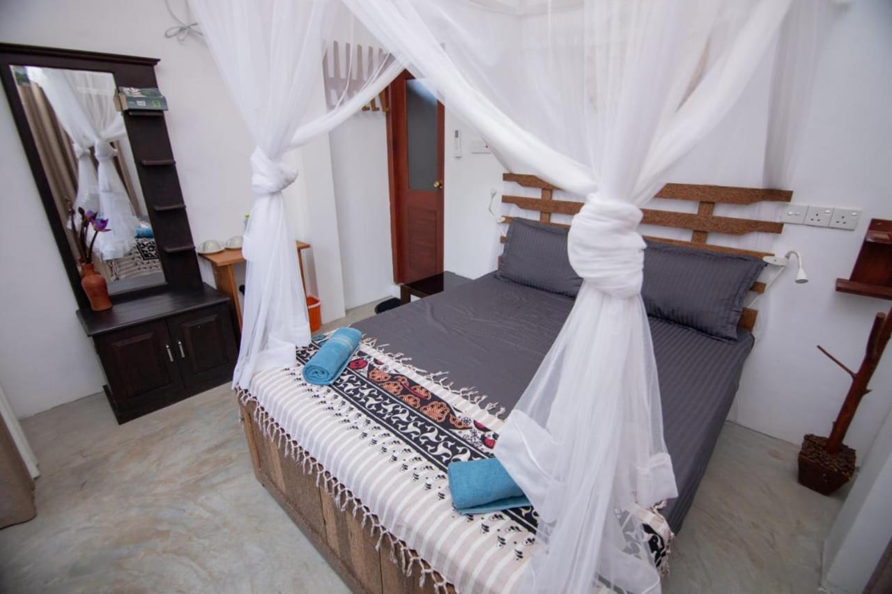 Light House Beach Home Matara Habitación foto