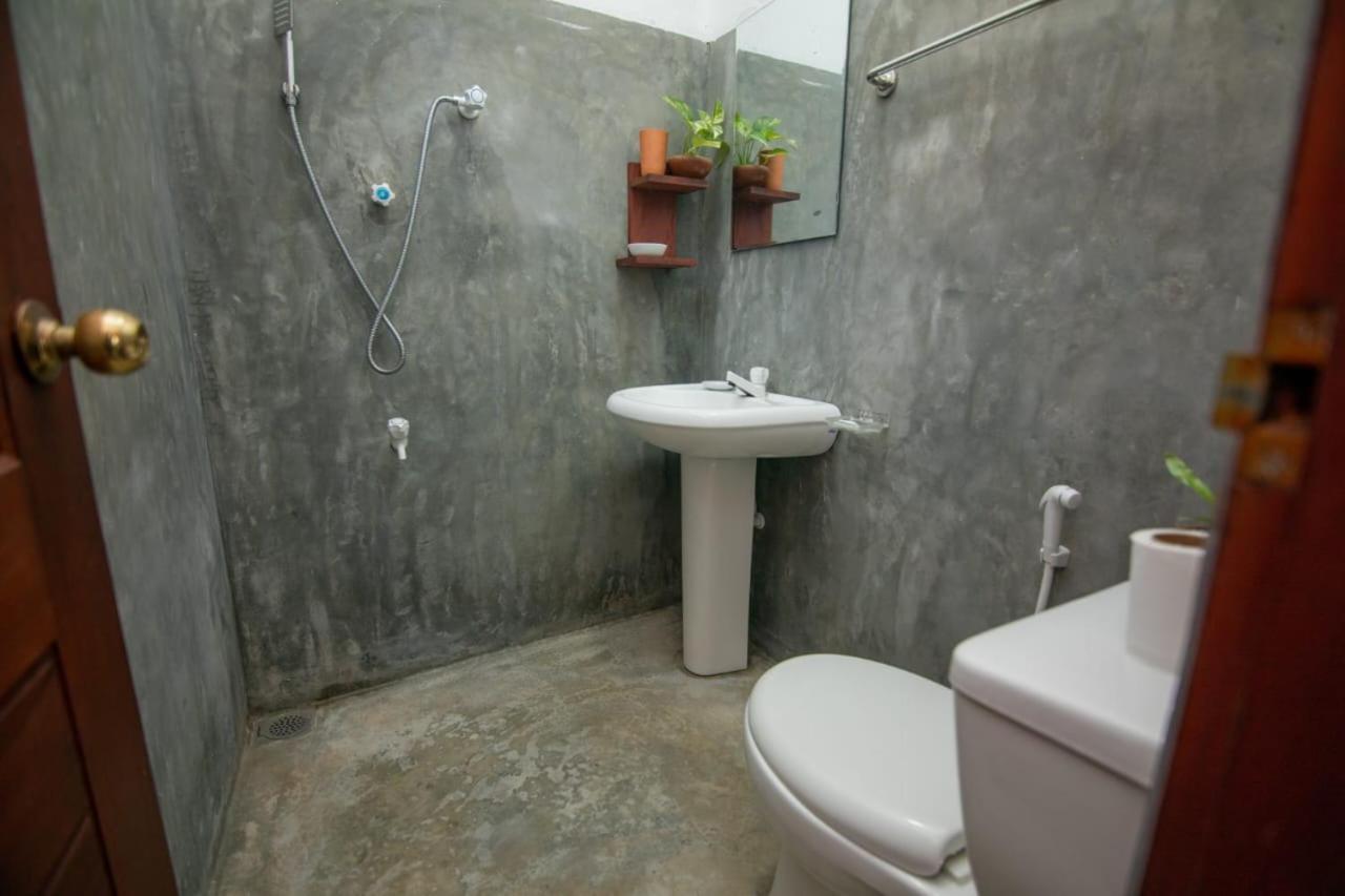 Light House Beach Home Matara Habitación foto