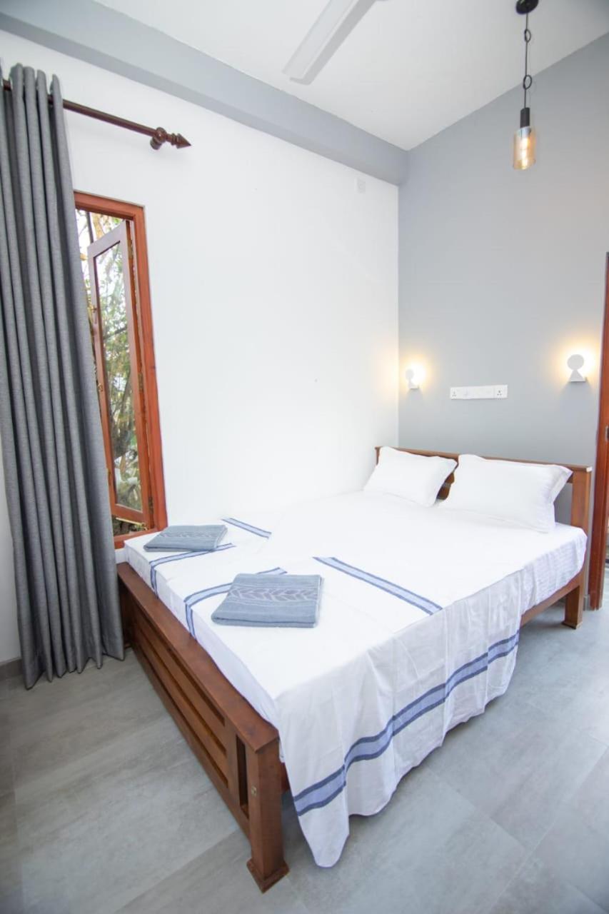 Light House Beach Home Matara Habitación foto