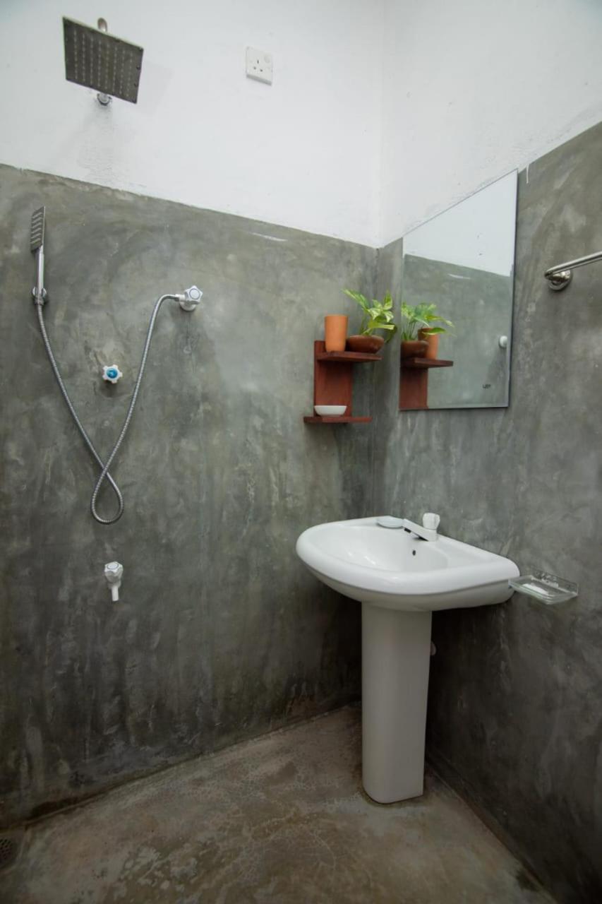 Light House Beach Home Matara Habitación foto
